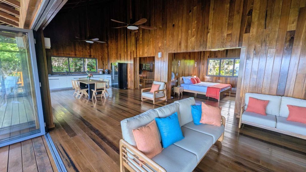 PXL_20251026_184657965.MP~2